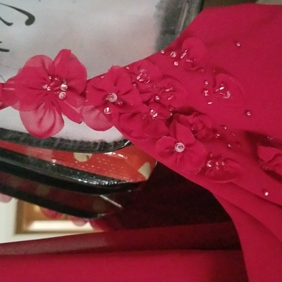 🔥Sizzling🔥 Red Full Length Dress With Matching Scarf - Picture 5 of 9